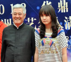 大女儿朴素似路人，小女儿称要买豪车，赵本山的子女为何大不同？