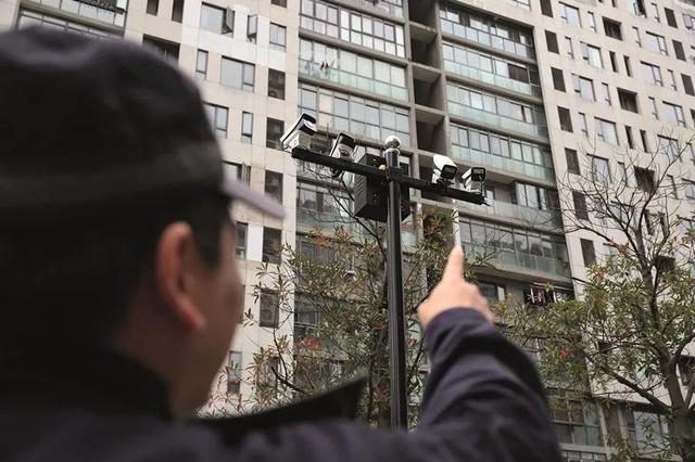 小到一包纸巾，大到石块，都能被抓拍到…锁定高空抛物肇事者就靠它了