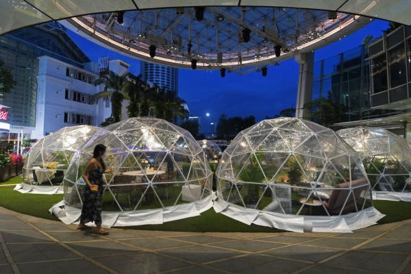 新加坡：在圆顶帐篷里就餐
