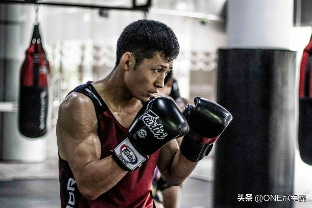 中国小将遭遇日本高手！秋元皓贵：张成龙技术不够全面