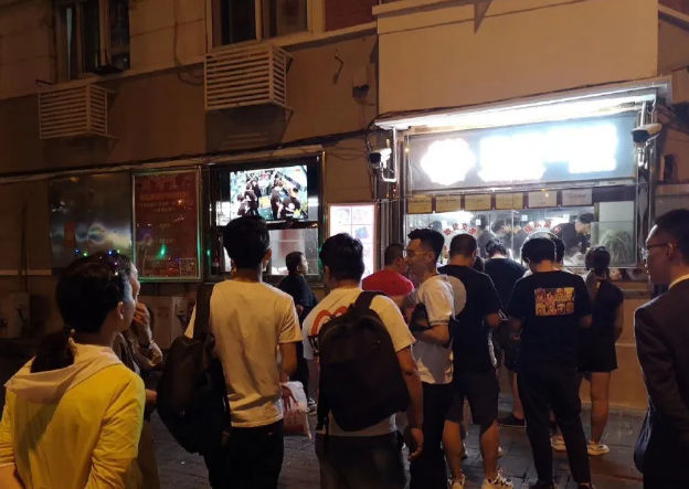 天津夜生活搜索：只要半夜煎饼果子在卖，哏儿都就有夜生活