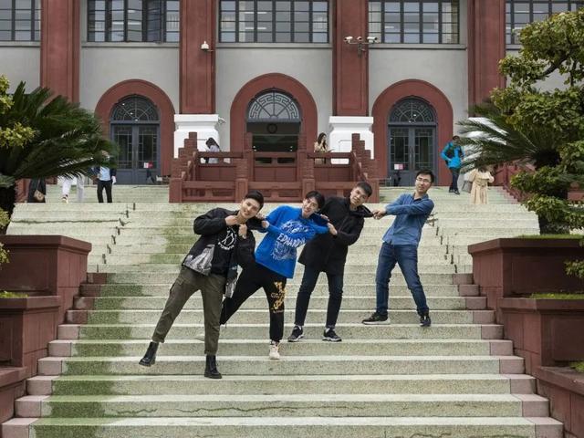 全员保研清北！川大学霸男寝火了，网友：这么优秀还这么帅