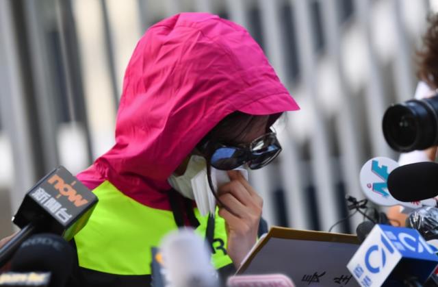 改判袭警文员实时入狱！必须给潘兆初法官点赞 |香港一日