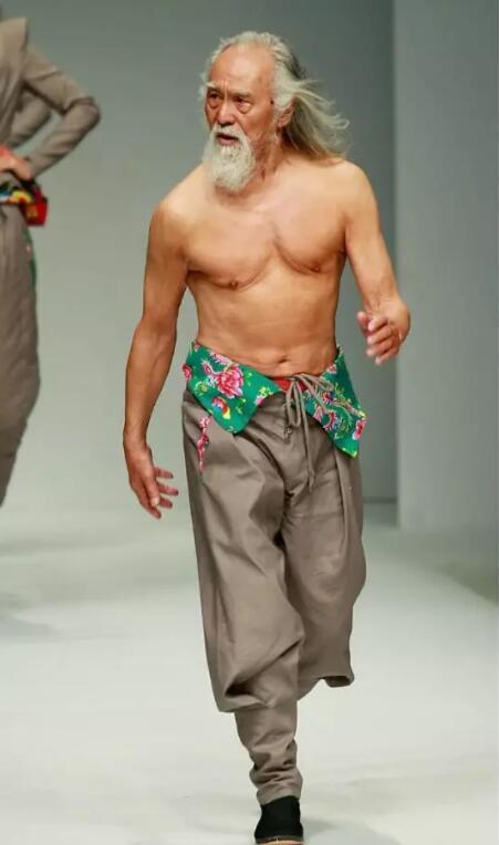 新加坡预期寿命再登全球榜首，为何反遭吐槽？