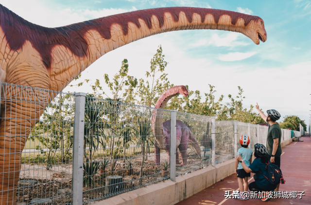 实拍！新加坡樟宜机场被恐龙占领，最大17米长超级逼真