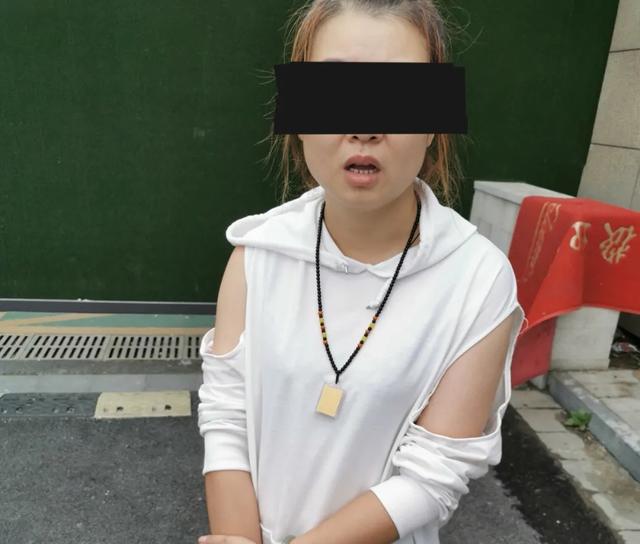 80后男子夫妻感情不和，网络上结识离异“白富美”，一见面女方就要送男方古董