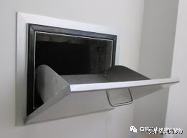 从中国购买伪名牌转卖被捕，夫指示妻将20包丢垃圾槽，毁灭证物
