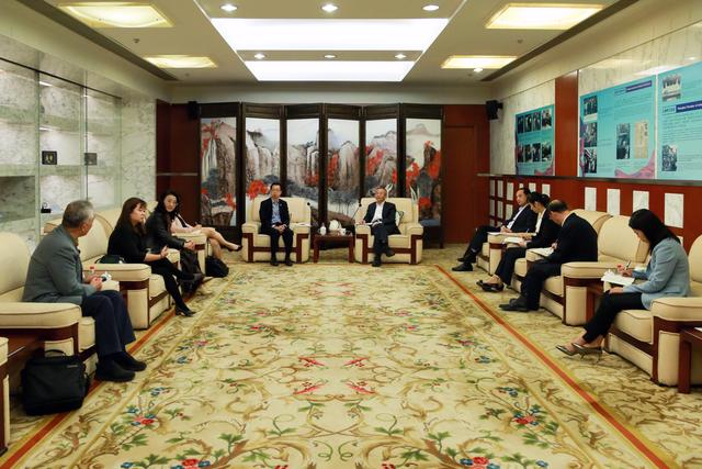 寿子琪会见新加坡驻沪总领事蔡簦合一行