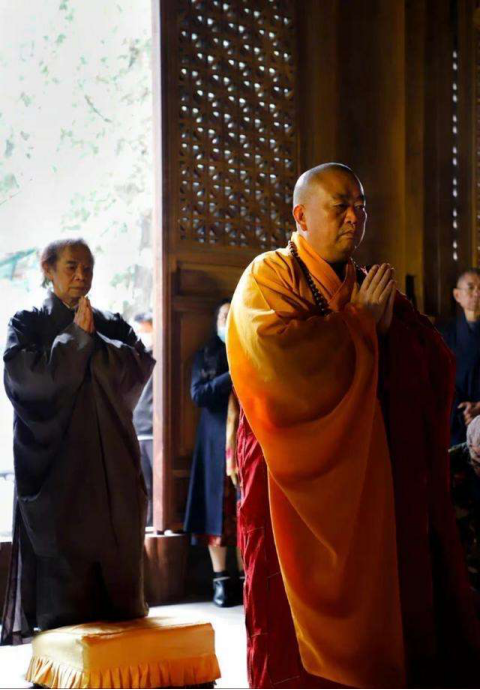 归零心态——从一座山攀上另一座更高的山，第一步便是先下山