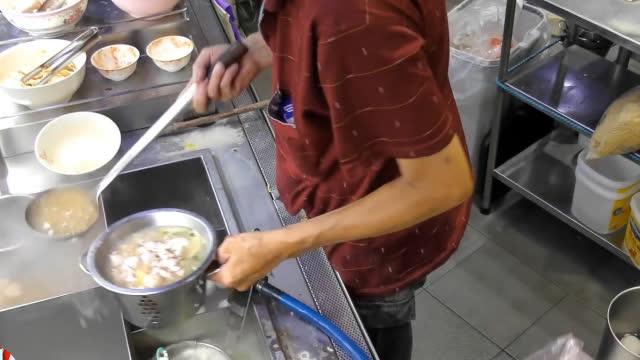新加坡有名的鱼丸店，老板只用鲷鱼制作！5块钱一碗