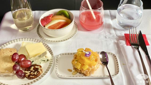 新航A380商务舱“空中”餐厅体验！吃了整整小时，撑到扶墙出