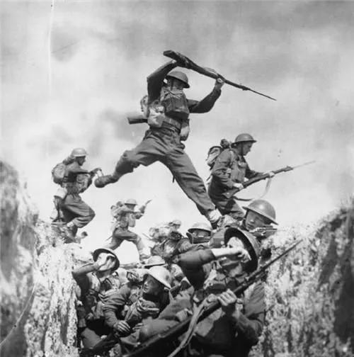 志愿军中的“孤胆英雄”，一个人冲向一百多人并将他们俘虏