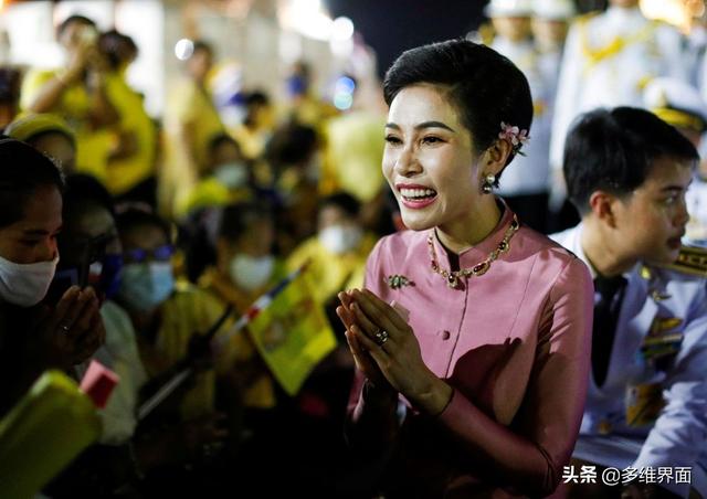 泰国诗妮娜王妃数千张私密照外流 疑泰国王室权力斗争