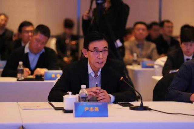 中国刻蚀机之父尹志尧：不惧美国打压，14年造出顶级刻蚀机