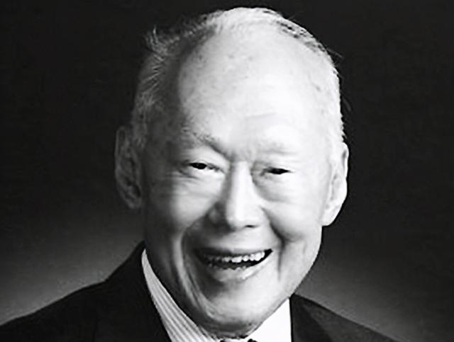 伟人还是罪人？国人应该如何看待新加坡国父李光耀先生？