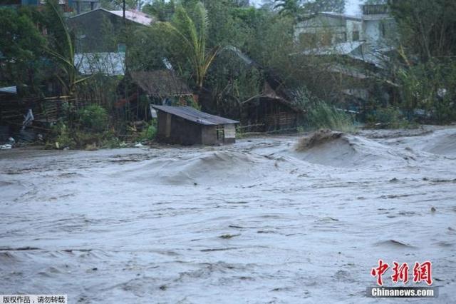 台风“天鹅”侵袭菲律宾 致20人死亡5万多房屋受损