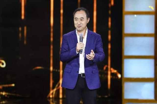 因为喜欢喝豆浆，他拿结婚的钱办了一家公司，现在市值近300亿