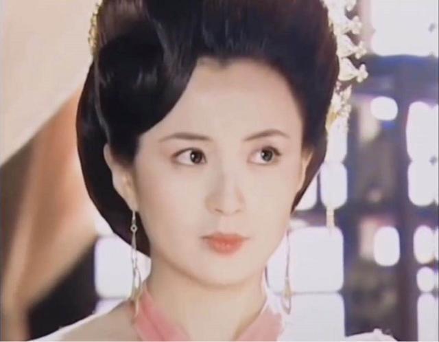 真善美的长相却因徐盈盈一角成为童年阴影，如今的杨童舒热心公益