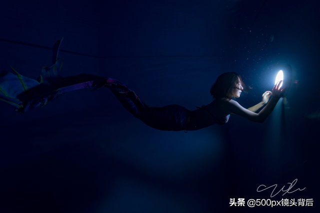 陆地拍摄是二维空间，但水下摄影可360度施展创意