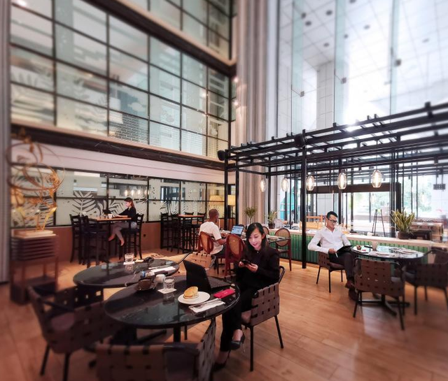 新加坡疫中闯出新天地 到酒店电影院卡拉OK办公