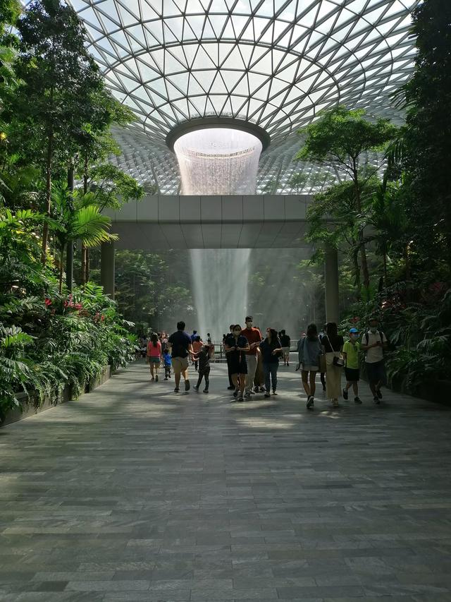 新加坡的小学本周和上一周都在期終考试！