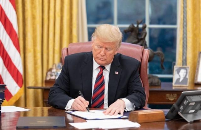 美国大选后，特朗普罕见的在国际会议公开露面，暴露的现实很残酷