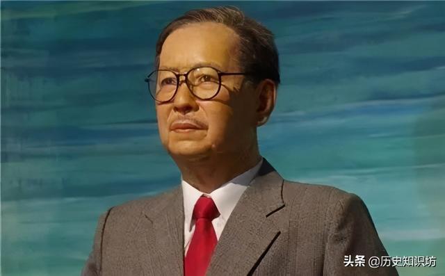 陈嘉庚创建厦门大学，募捐50亿支援抗战，新加坡新币有他的头像