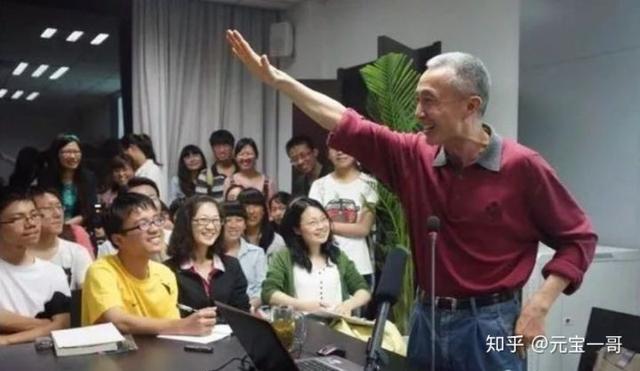 满嘴魔性方言，小老头讲诗吸粉500万，人民日报：红得有道理