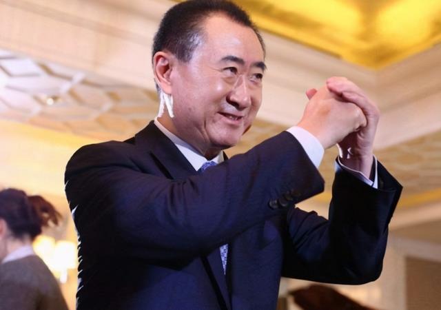 两个四川的首富，一个卖火锅赚1950亿，一个养猪赚1600亿