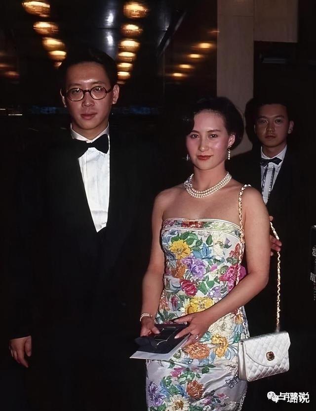 甘比、何超琼、谢玲玲...身价百亿的女人，都在背什么包？下