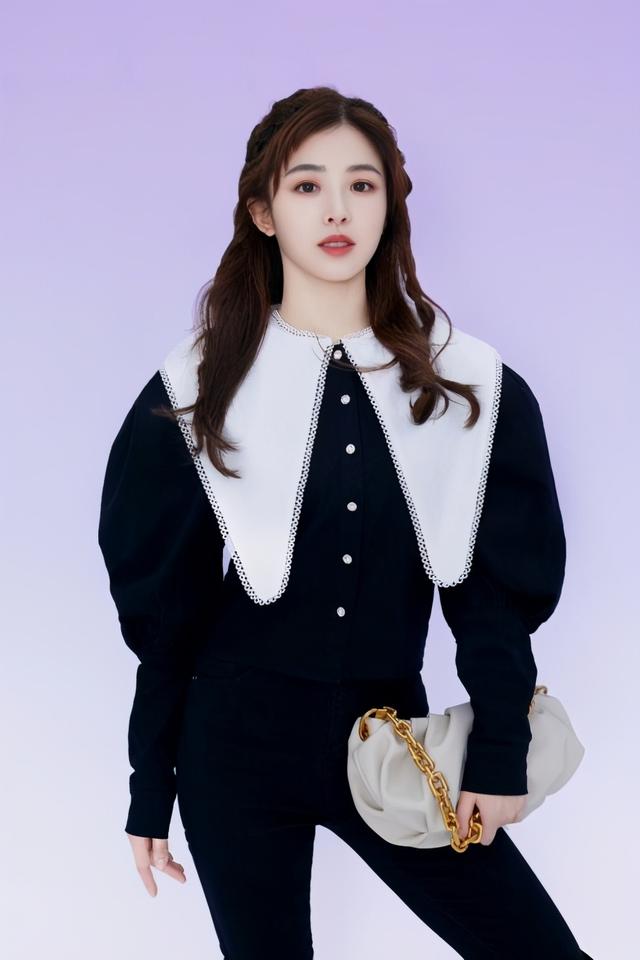 探索X面魅力星推官张含韵演绎URBAN REVIVO秋冬新品