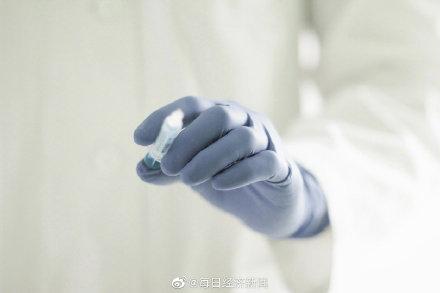 亚洲首批！新加坡启动新冠疫苗接种，46岁护士成接种第一人
