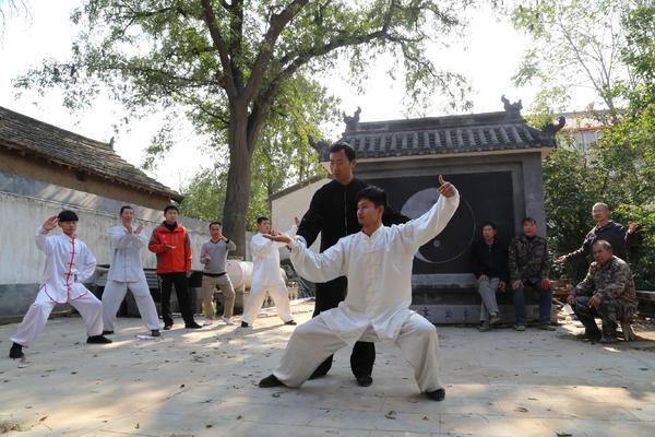 太极拳“香”到国外！德国夫妻专门来中国学习：这是中国送给世界的礼物