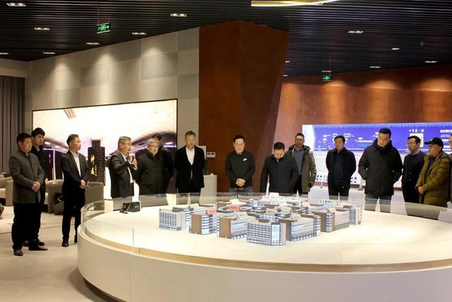 马来西亚俐马集团总裁一行考察锦荣信息科技园