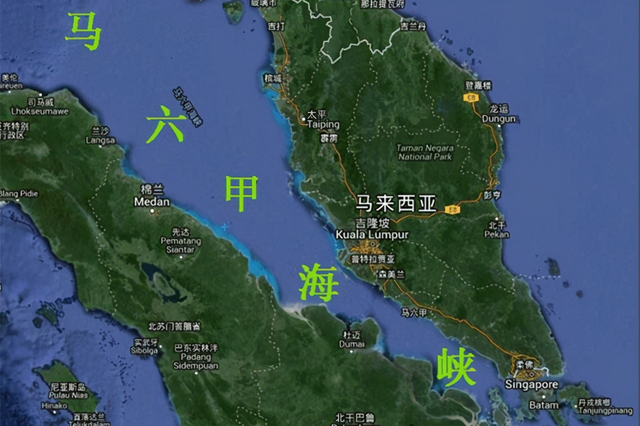 马六甲海峡那么长，为什么只有新加坡繁荣，马来和印尼却不行？