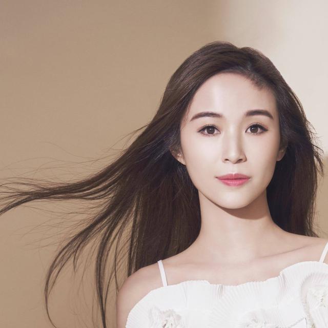 香港银行家感情事：恒生少东娶高学历名媛，知名银行家夺星爷旧爱