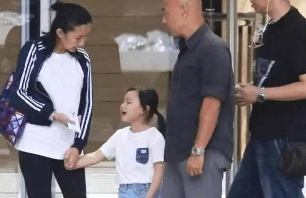 刘德华8岁女儿秘密入院查心脏？小姑娘身价过亿曾被迫3换幼儿园