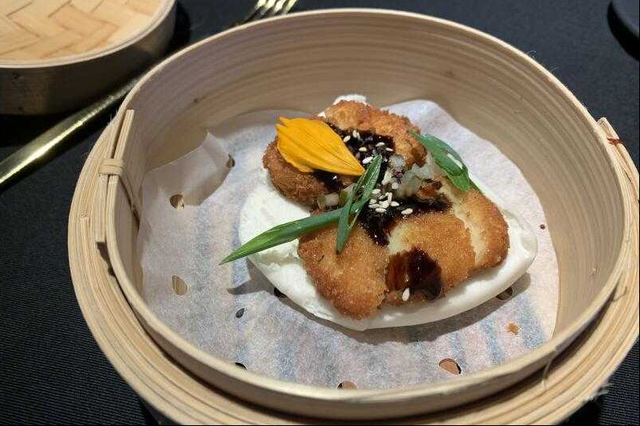 全球首例培植鸡肉菜肴将上桌，记者分享试吃口感