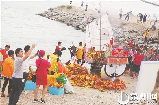 影响深远的泉郡富美宫“送王船”