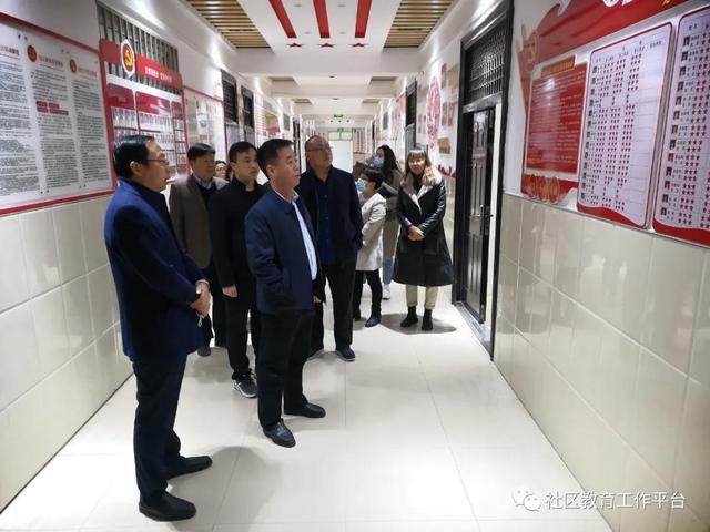 剪纸艺术进课堂，非遗传承促党建 ——记荥阳六小任建鲲剪纸艺术