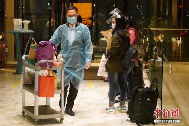 香港5间指定检疫酒店提前运作 有酒店使用机器人送餐
