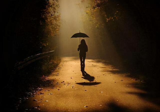 新加坡“机器巡警”路边占C位，妹纸们走夜路放心多了