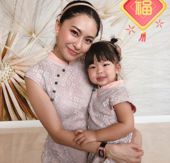 向佐前任二婚嫁富商，过亿豪宅超奢华，怀二胎美貌仍不输郭碧婷