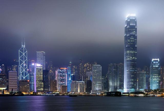 香港金融地位堪忧，谁抢走了香港的“皇冠”？