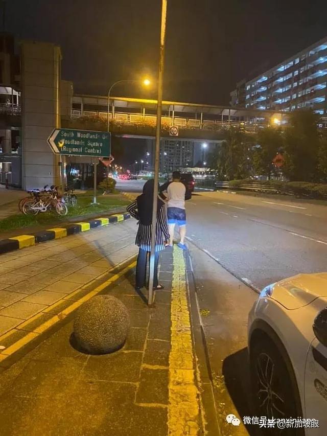 包里有1万新加坡元现金 放在车顶后出现意想不到的事情