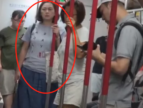 最美朱姬姚莹莹罕现身，头发凌乱身材大走样，未婚先孕生父未知