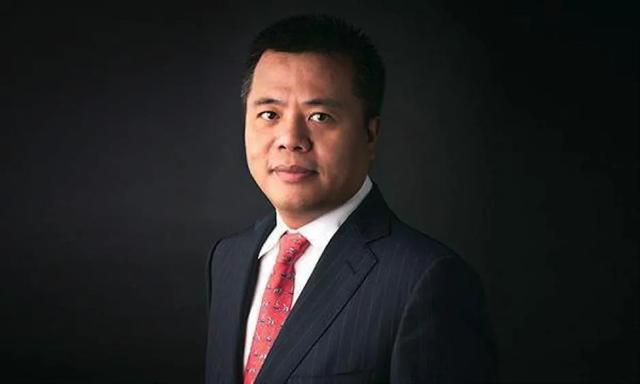 成中国首富后突然消失，捐70亿给美国...传奇之父的绝密往事