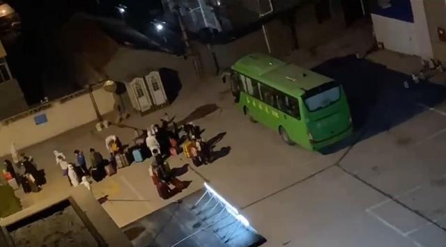 西安一隔离酒店拒绝未交全款隔离人员入住 当地道歉：酒店工作组负责人停职