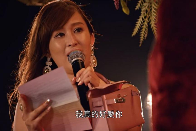 豪门千金未婚生两胎！趁小儿子百日宴，自备钻戒向富二代男友求婚