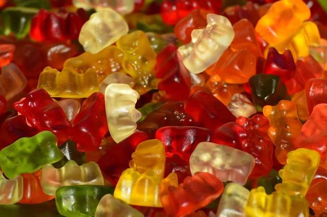 全球减糖风潮：拒用精制糖、使用替代食材、征糖税